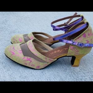 Beautiful suede upper and bottom shoes, good for dance